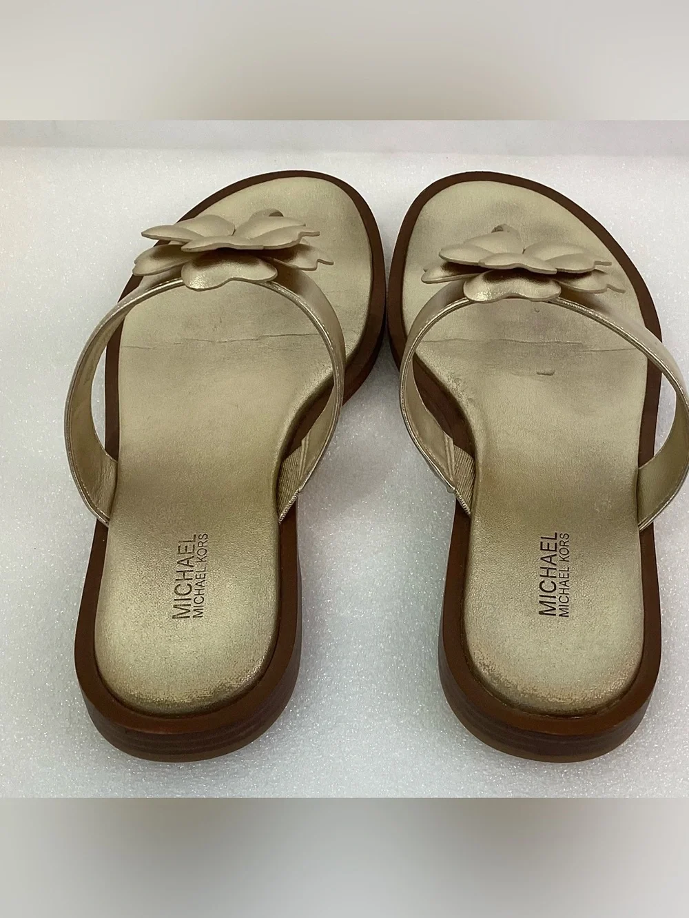 Michael Kors Woman’s Flip Flops Size 9.5 Color Gold Faux Leather